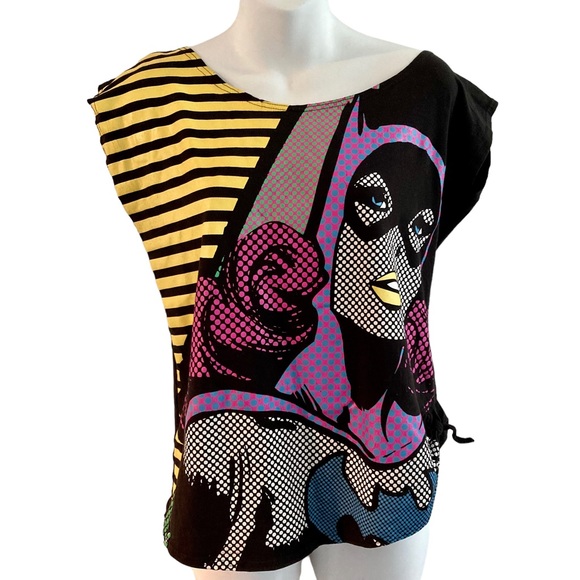 Justice League Vintage Batgirl Tee - Picture 2 of 11